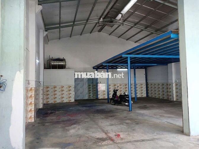 kho hướng Đông.11×20 có gác lửng,văn phòng,hẻm to