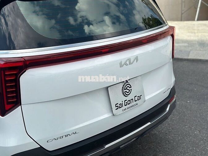 Kia Carnival Signature 2024 Trắng 7 chỗ 12.000 km