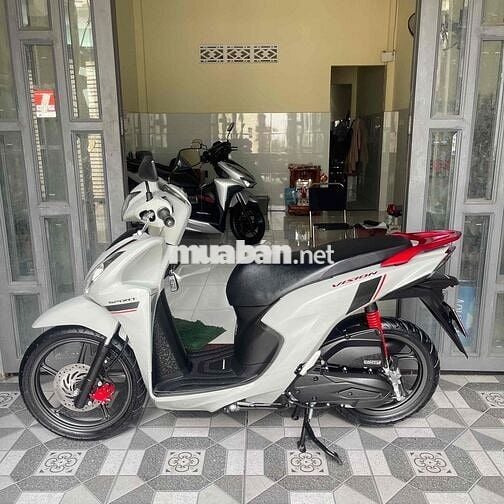 Vision 2025 Sporty Xám xi măng,  1141 km, bs đẹp