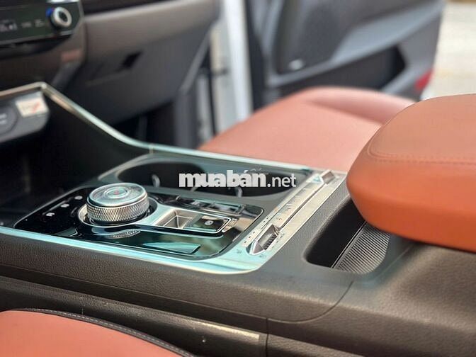 Kia Carnival Signature 2024 Trắng 7 chỗ 12.000 km