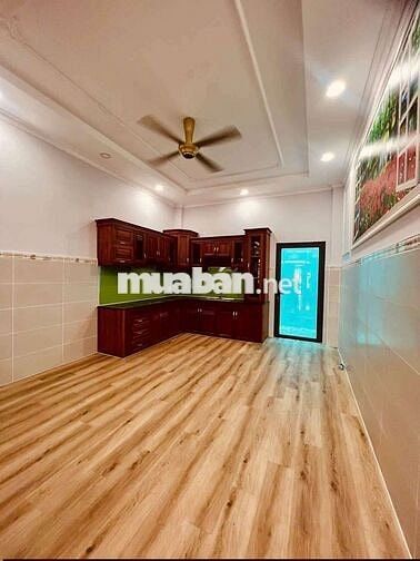 NHÀ SẠCH TRỆT, 3 LẦU, 5PN, 5WC, ĐƯỜNG XE TẢI, GẦN ỦY BAN THẠNH XUÂN 