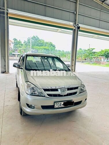 Toyota Innova 7 chỗ màu Bạc