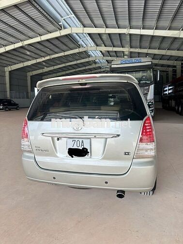 Toyota Innova 7 chỗ màu Bạc
