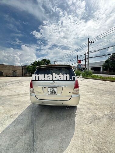 Toyota Innova 7 chỗ màu Bạc