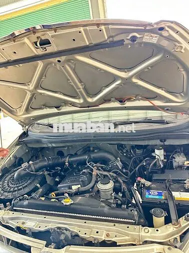 Toyota Innova 7 chỗ màu Bạc