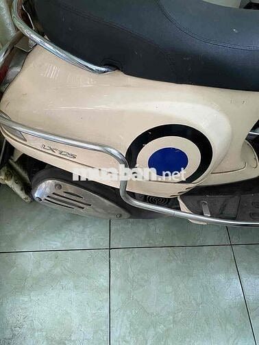 Piaggio Vespa LX 125 màu Kem