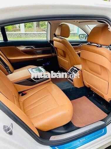 BMW 740Li 2018 Trắng 32.000 km
