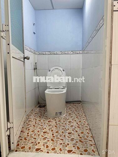 nhà cấp 4 diện tích lớn đường xe hơi đường trước nhà 7 m