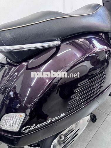 Piaggio Vespa Super GTS 125 đỏ