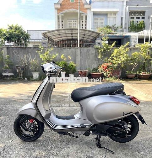 Piaggio Vespa 125 ABS Xám Zin êm