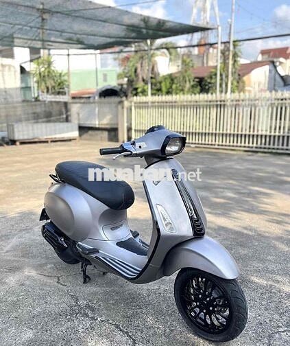 Piaggio Vespa 125 ABS Xám Zin êm