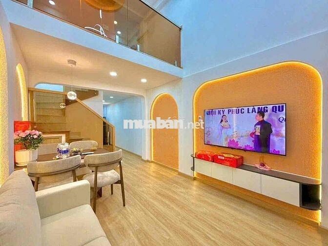 giảm kịch khung 700tr nhà đẹp ngang hẻm xe hơi ránh sát mặt tiền