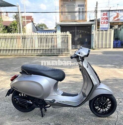Piaggio Vespa 125 ABS Xám Zin êm