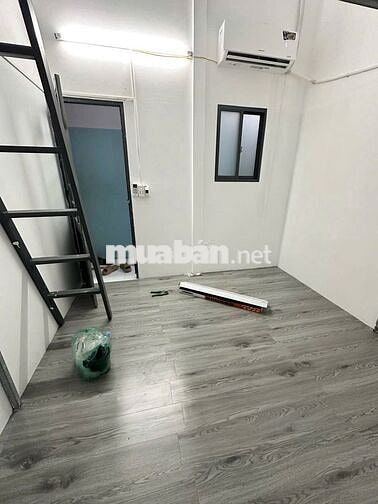 Phòng cho thuê có gác cửa sổ trời giá rẻ gần IUH, Gia Định, Sân Bay