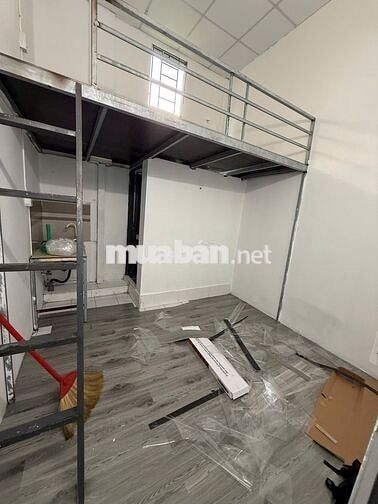 Phòng cho thuê có gác cửa sổ trời giá rẻ gần IUH, Gia Định, Sân Bay
