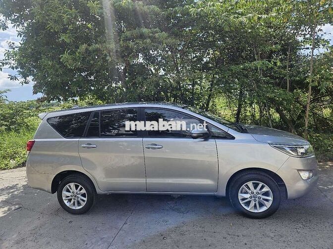Toyota Innova 2.0E 2019 Số sàn Bạc