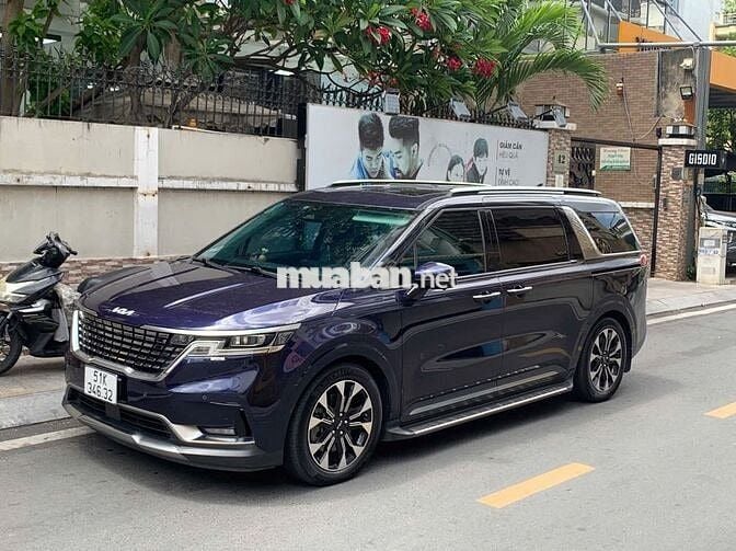 Kia Carnival màu xanh, máy dầu 2022