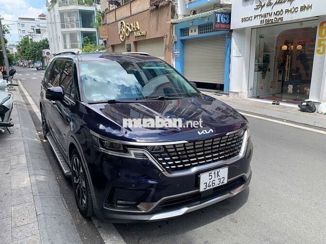 Kia Carnival màu xanh, máy dầu 2022