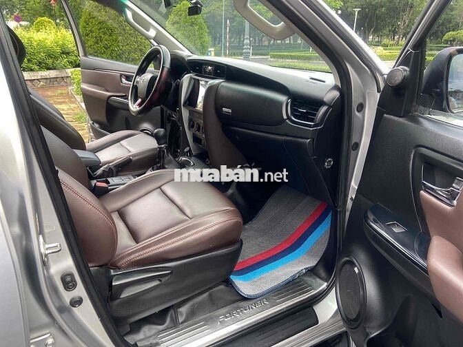 Toyota Fortuner 2018 2.4 G Số sàn Bạc
