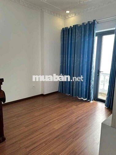 NHÀ RỘNG ( GARA XE HƠI ) TRỆT LẦU 3PN 3WC. NỘI THẤT SẴN