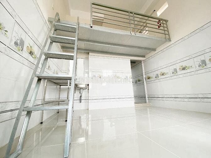 PHÒNG TRỌ CÓ GÁC CAO 2M CỬA SỔ TRỜI THOÁNG MÁT THANG MÁY - GIÁ RẺ