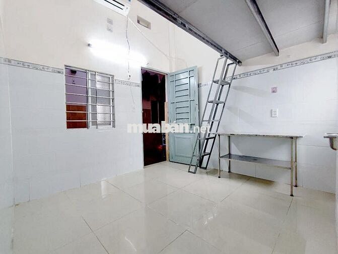 PHÒNG TRỌ CÓ GÁC CAO 2M CỬA SỔ TRỜI THOÁNG MÁT THANG MÁY - GIÁ RẺ