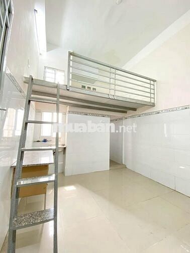 PHÒNG TRỌ CÓ GÁC CAO 2M CỬA SỔ TRỜI THOÁNG MÁT THANG MÁY - GIÁ RẺ