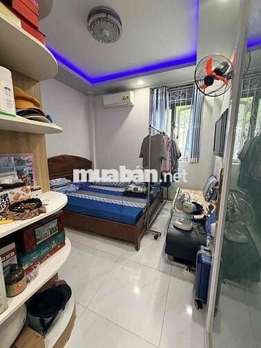 Q5 C/C HÙNG VƯƠNG LẦU 2 , SÁT BÊN BV ĐẠI HỌC Y DƯỢC , NHÀ MỚI KEN Ở NG