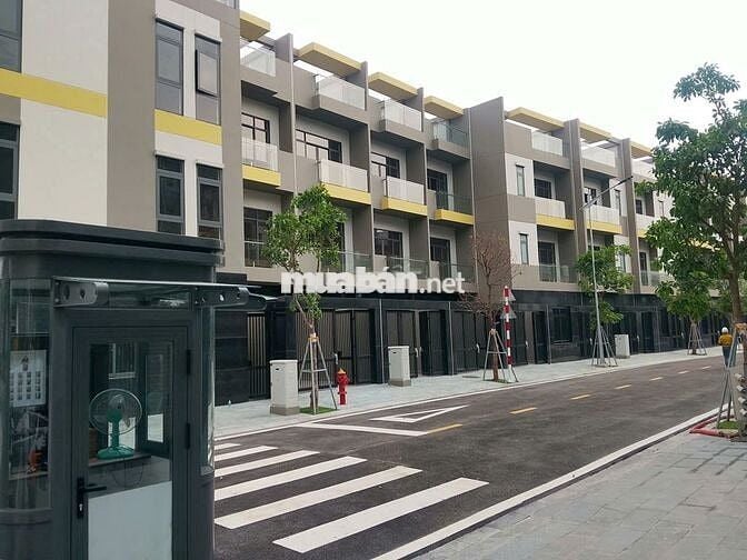 Nhà DT đất 137 m2 ,1 trệt,2 lầu,1 mái ,5 PN-5 WC, Ngay tuyến metro 1