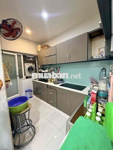 Q5 C/C HÙNG VƯƠNG LẦU 2 , SÁT BÊN BV ĐẠI HỌC Y DƯỢC , NHÀ MỚI KEN Ở NG