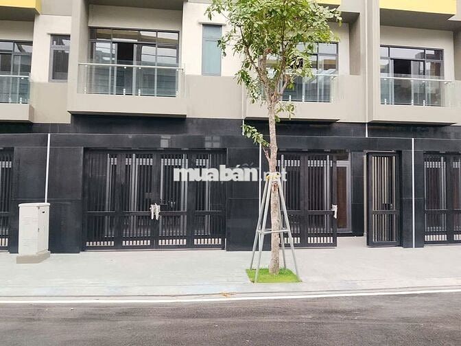 Nhà DT đất 137 m2 ,1 trệt,2 lầu,1 mái ,5 PN-5 WC, Ngay tuyến metro 1