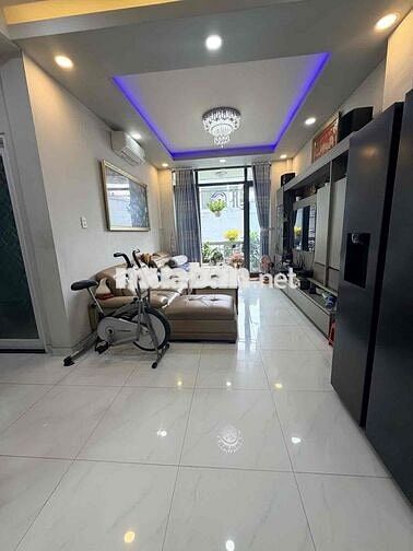 Q5 C/C HÙNG VƯƠNG LẦU 2 , SÁT BÊN BV ĐẠI HỌC Y DƯỢC , NHÀ MỚI KEN Ở NG