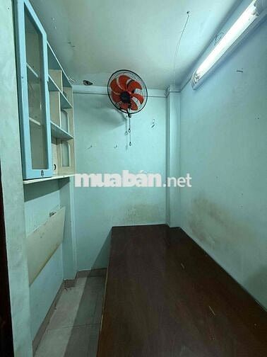 phòng trọ lầu1 , S= 15 m2 và 1 phòng nhỏ 6 m2 , đường Hoà Hảo Q10
