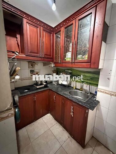 phòng trọ lầu1 , S= 15 m2 và 1 phòng nhỏ 6 m2 , đường Hoà Hảo Q10