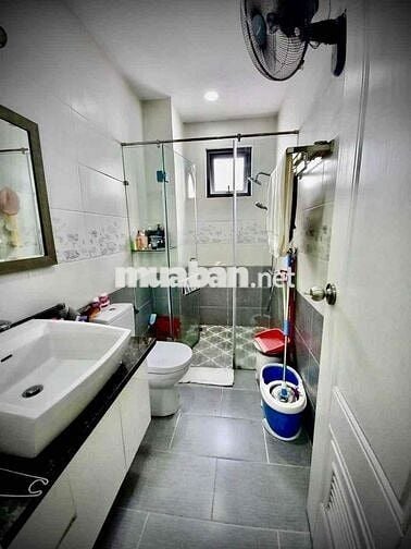 Nhà 3 lầu 5 phòng, 5WC mới đẹp KDC kiều Đàm gần Lotte,Q7. DT:4,2x23m