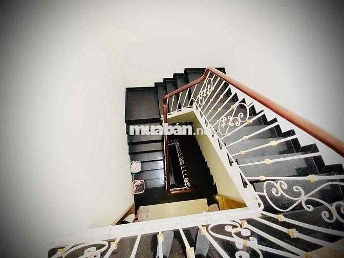 Nhà 3 lầu 5 phòng, 5WC mới đẹp KDC kiều Đàm gần Lotte,Q7. DT:4,2x23m