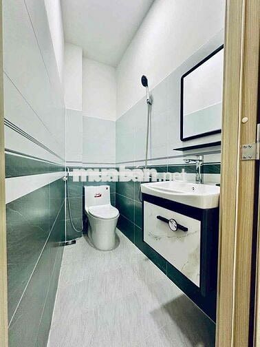 nhà bán, shr chính chủ. trục đường Tạ Quang Bửu Q8. chỉ hơn 2t