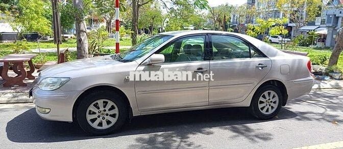Toyota Camry 2.4 Vàng cát