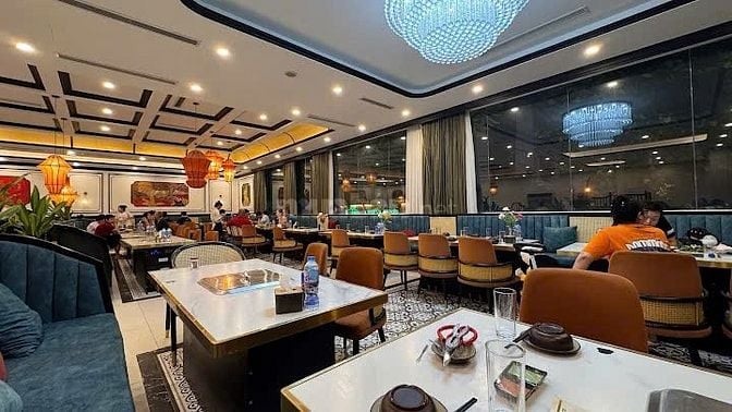 Cho thuê nhà MBKD số 12 Huỳnh Thúc Kháng DT: 250m2 x 2 tầng, MT 10m