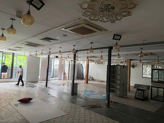 Cho thuê nhà MBKD số 12 Huỳnh Thúc Kháng DT: 250m2 x 2 tầng, MT 10m