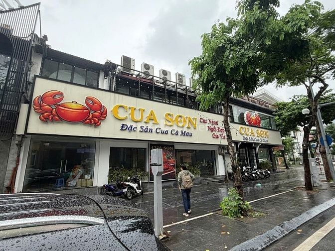 Cho thuê nhà MBKD số 12 Huỳnh Thúc Kháng DT: 250m2 x 2 tầng, MT 10m