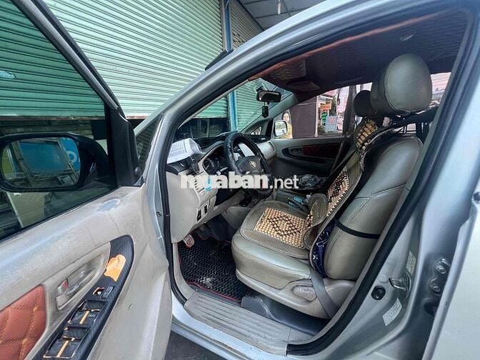 Toyota Innova E 2010 Số sàn Bạc