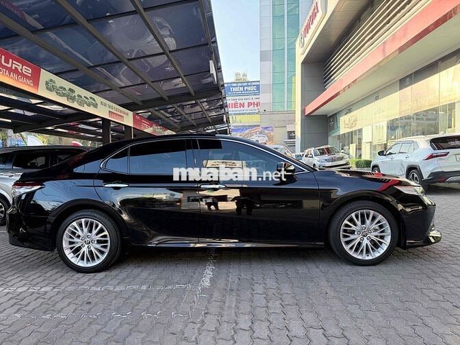 Toyota Camry 2.5Q 2020 29.000 km CHÍNH HÃNG