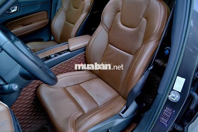 Volvo XC60 B6 2023 Xám Titan Nhập khẩu