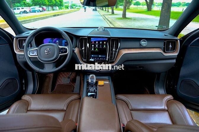 Volvo XC60 B6 2023 Xám Titan Nhập khẩu