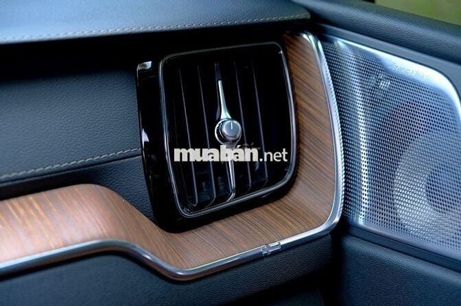 Volvo XC60 B6 2023 Xám Titan Nhập khẩu