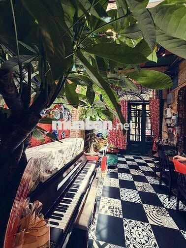 1 phụ bếp cho quán cafe có điểm tâm sáng