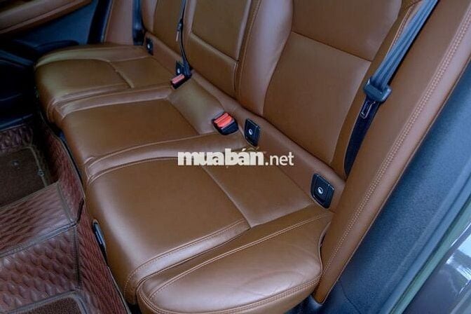 Volvo XC60 B6 2023 Xám Titan Nhập khẩu