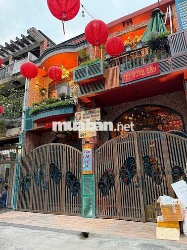 1 phụ bếp cho quán cafe có điểm tâm sáng