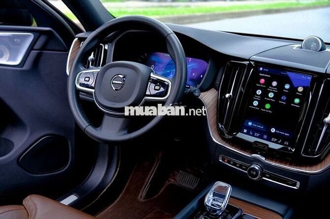 Volvo XC60 B6 2023 Xám Titan Nhập khẩu